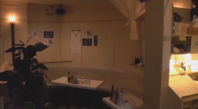 店内入って入り口からの画面です。
右手にお会計をする所があり、
後ろがトイレになります。